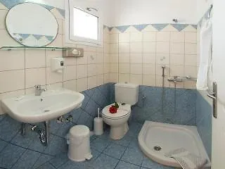 Ξενοδοχείο Christina 2*