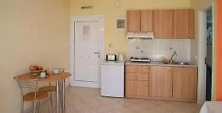 Christina لورداهاتا